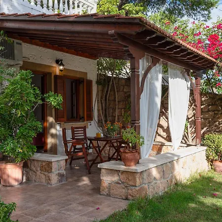 Irene Patmos Aparthotel 3*